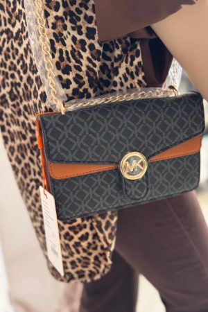 Bolso bandolera Michael Kors – Elegancia y estilo en cada detalle