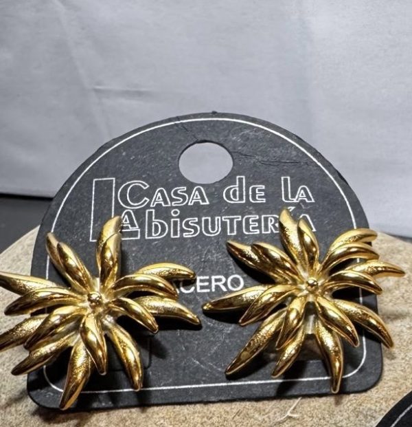 Pendientes de Flores en Acero Dorado